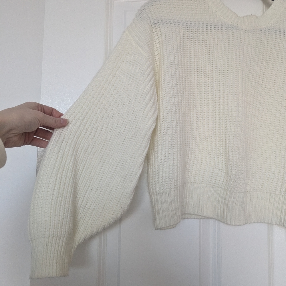 Reversible White Lulus Sweater - Picture 4 of 8